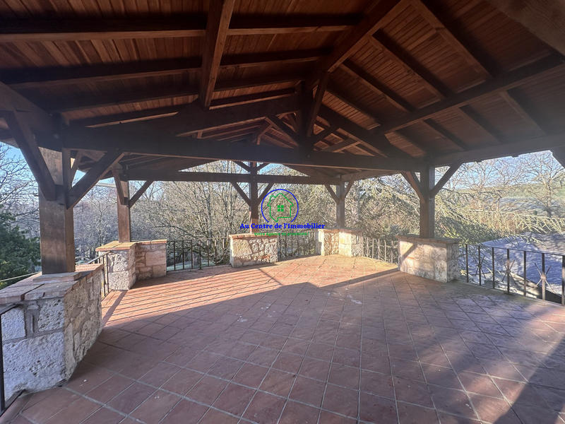 Maison - 230 m² - 8 pièces