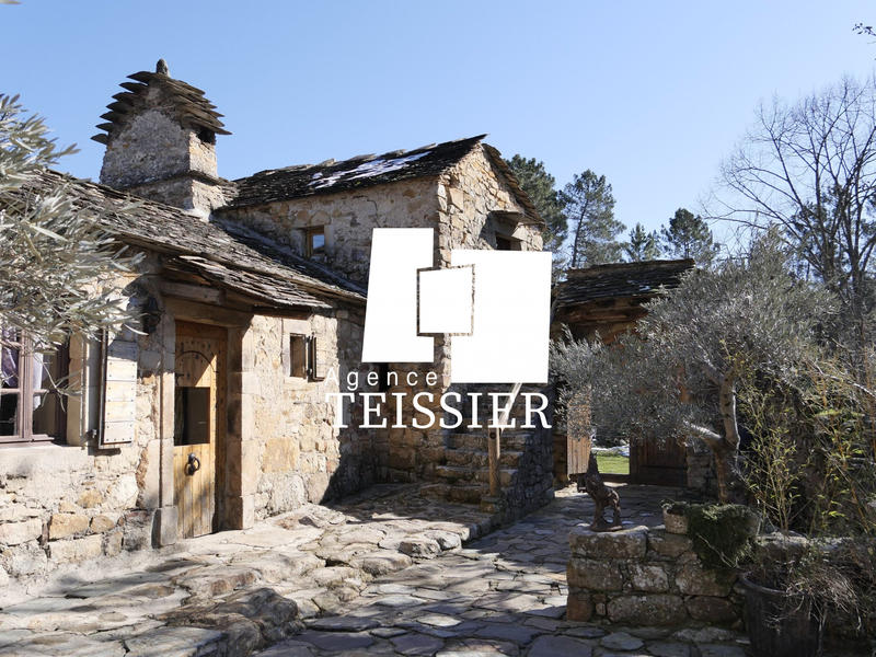 Maison - 270 m² - 18 pièces