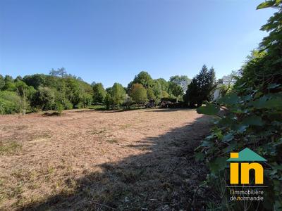 Terrain - 1 700 m²