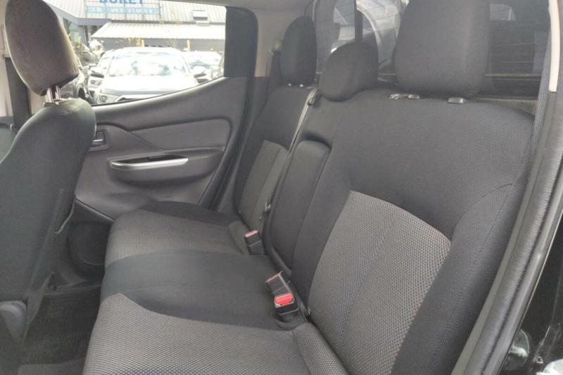 Mitsubishi L200 2.4 Di-D 181 Black Editio