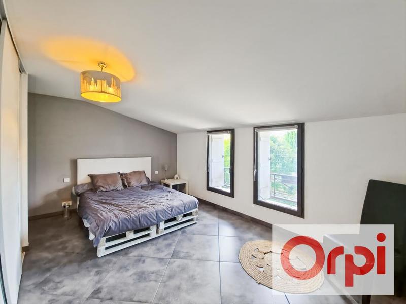 Maison - 237 m² - 7 pièces