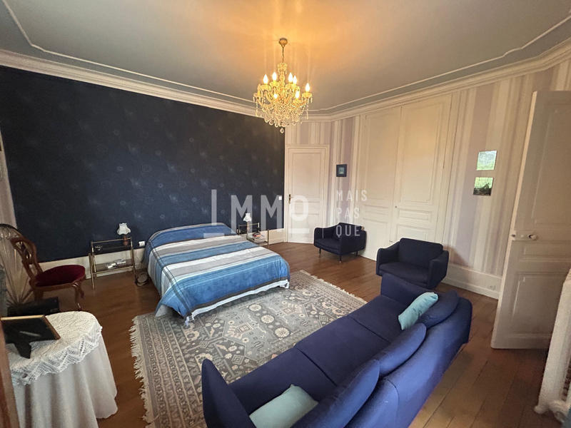 Maison - 337 m² - 13 pièces