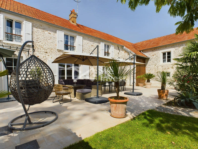 Maison - 294 m² - 9 pièces