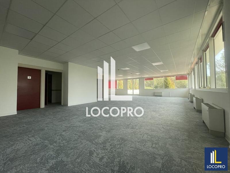 Bureau - 1 766 m²