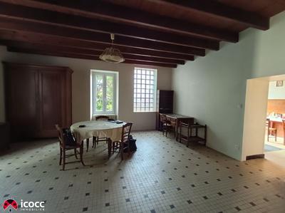 Demeure - 185 m² - 6 pièces