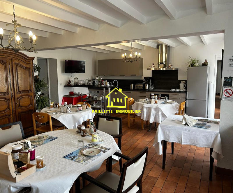 Maison - 210 m² - 8 pièces