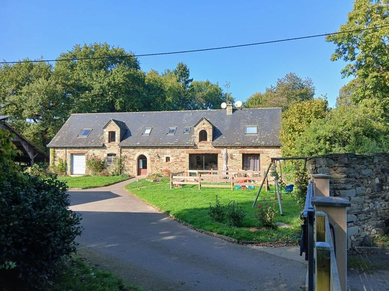 Maison - 180 m² - 8 pièces