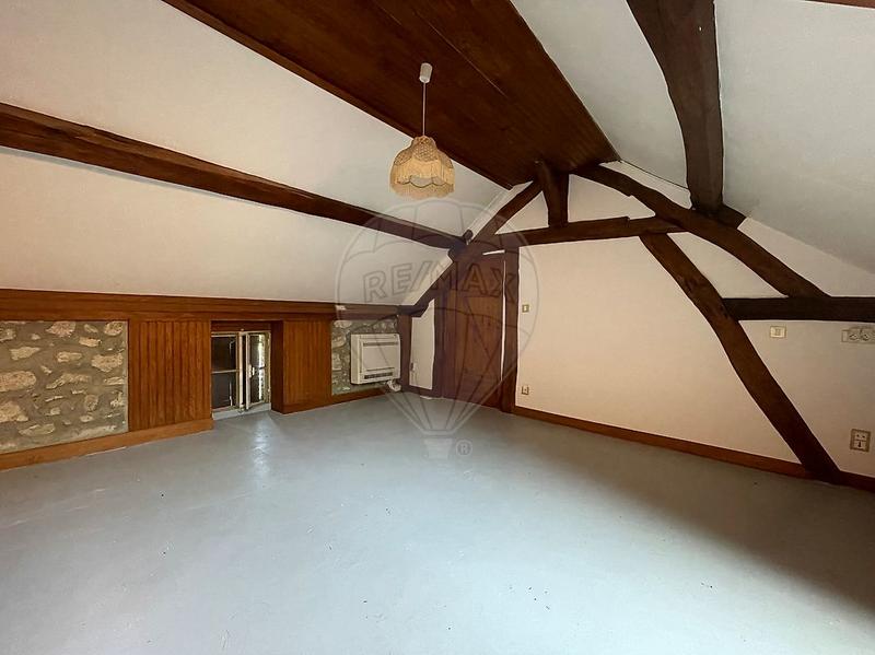 Maison - 390 m² - 8 pièces