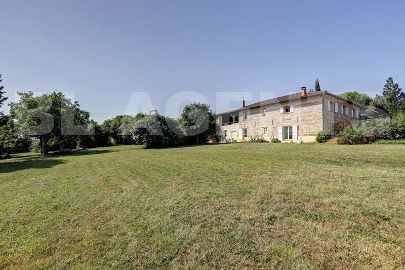 Propriété - 333 m² - 10 pièces