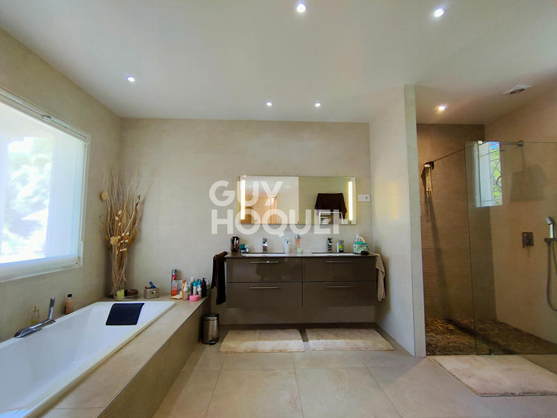 Villa - 300 m² - 7 pièces