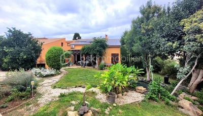 Maison traditionnelle - 262 m² - 9 pièces