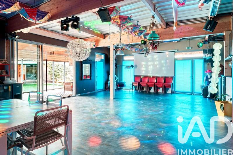 Maison - 460 m² - 12 pièces