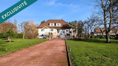 Villa - 291 m² - 13 pièces