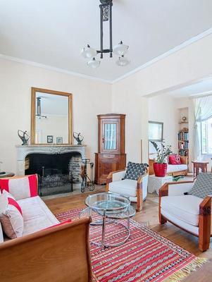 Maison - 201 m² - 9 pièces