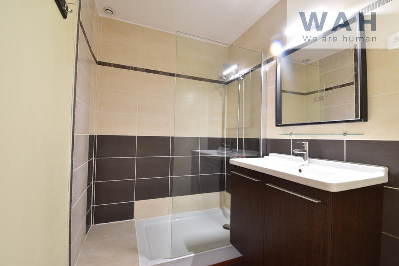 Maison - 233 m² - 10 pièces