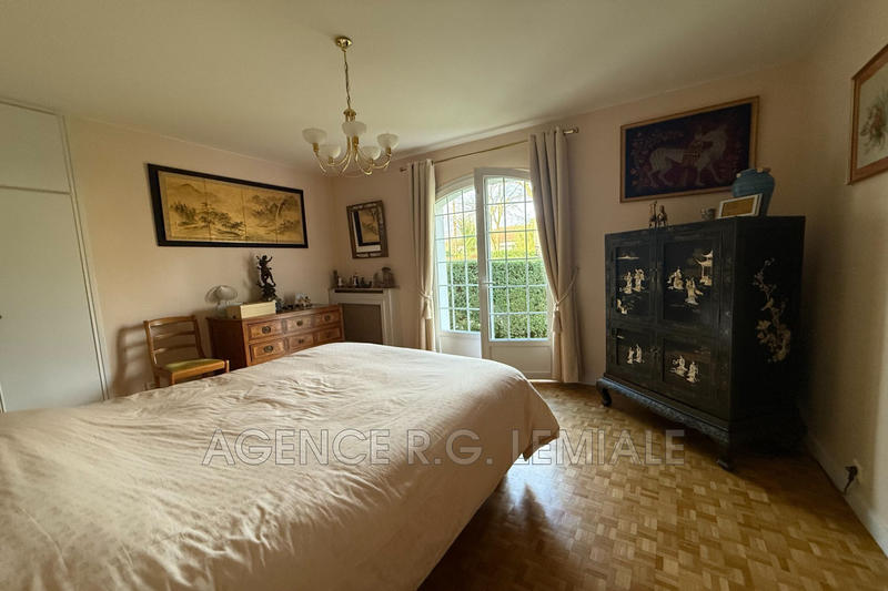 Maison - 223 m² - 7 pièces