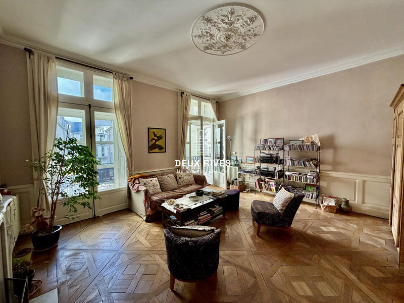 Appartement - 161 m² - 6 pièces