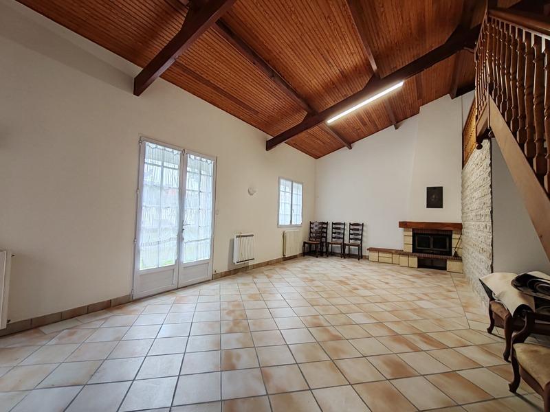 Maison - 230 m² - 10 pièces