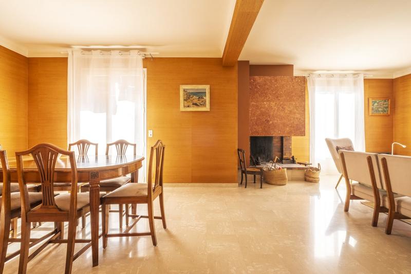 Maison - 217 m² - 7 pièces