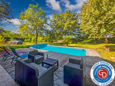 Maison - 184 m² - 8 pièces