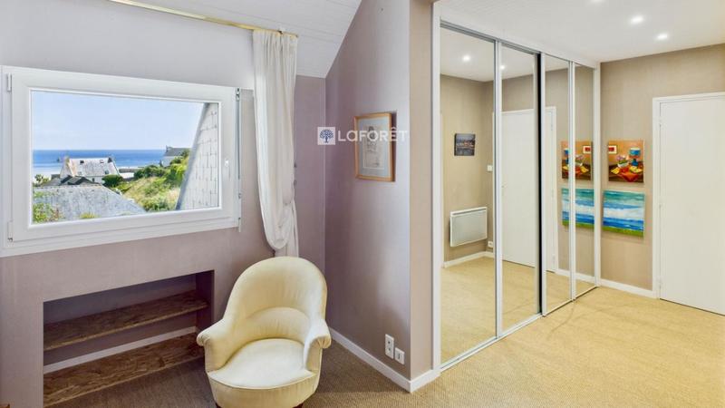 Maison traditionnelle - 207 m² - 7 pièces