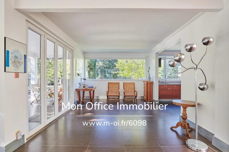 Villa - 240 m² - 6 pièces