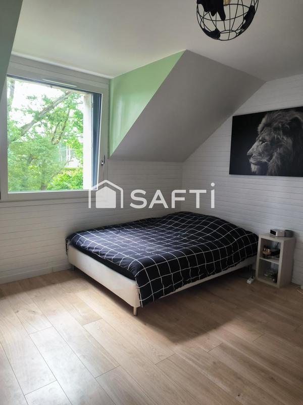 Maison - 247 m² - 10 pièces