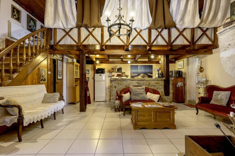 Maison - 260 m² - 8 pièces