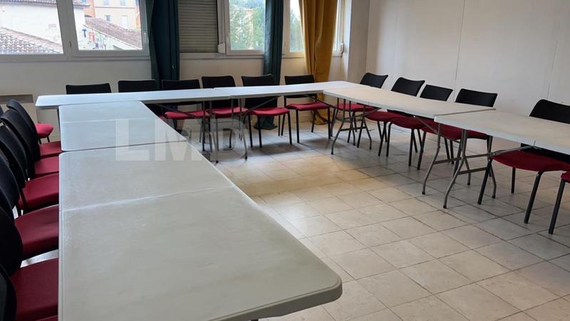 Entrepôt - 191 m² - 9 pièces