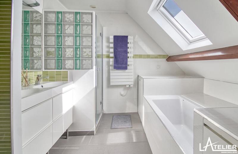 Maison - 169 m² - 9 pièces