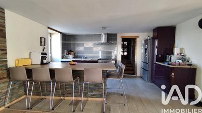 Maison - 222 m² - 7 pièces