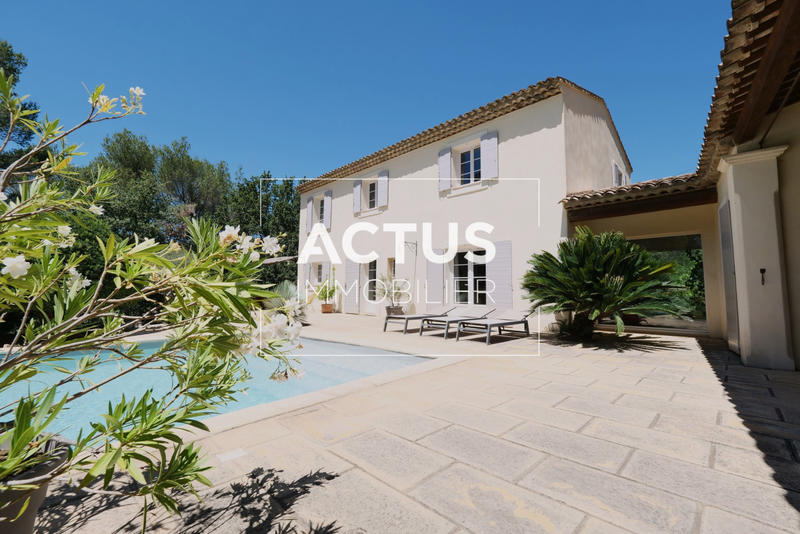 Maison - 195 m² - 9 pièces