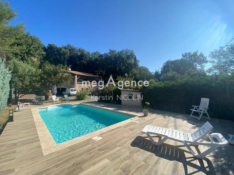 Maison traditionnelle - 198 m² - 10 pièces