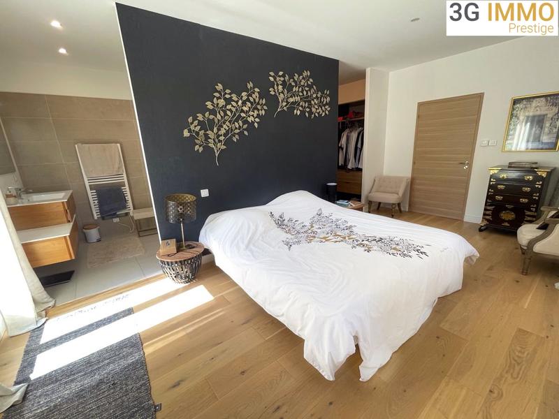 Villa - 280 m² - 9 pièces