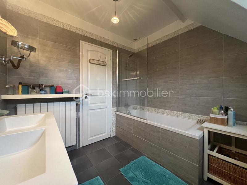 Demeure - 250 m² - 6 pièces