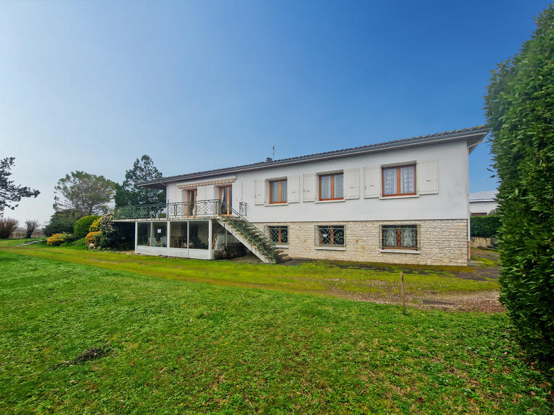 Maison - 320 m² - 10 pièces