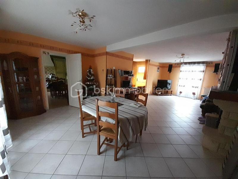 Maison traditionnelle - 151 m² - 6 pièces