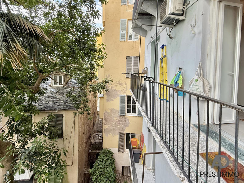 Appartement - 93 m² - 4 pièces