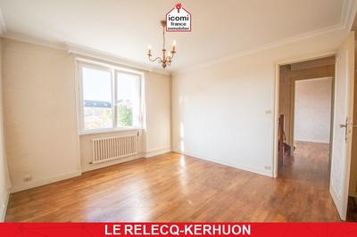 Maison - 180 m² - 9 pièces