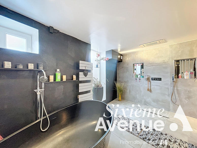 Loft - 216 m² - 5 pièces