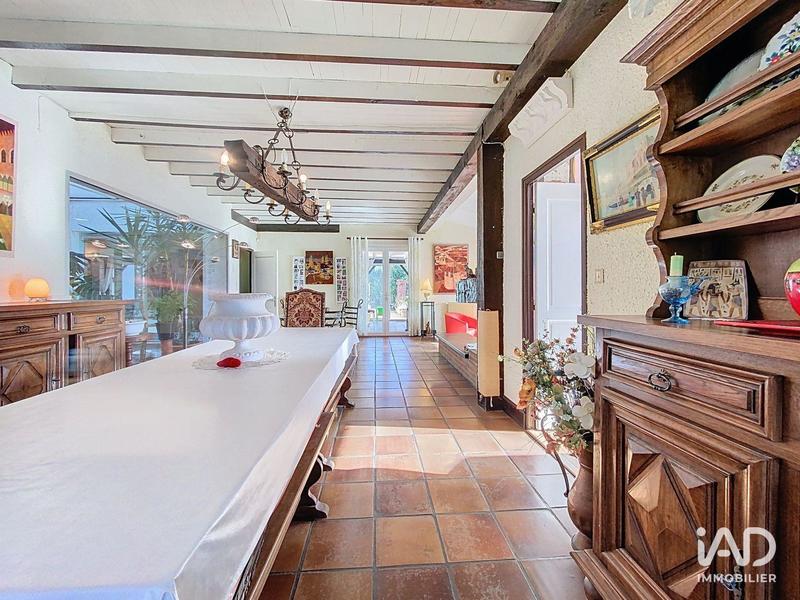 Maison - 330 m² - 8 pièces