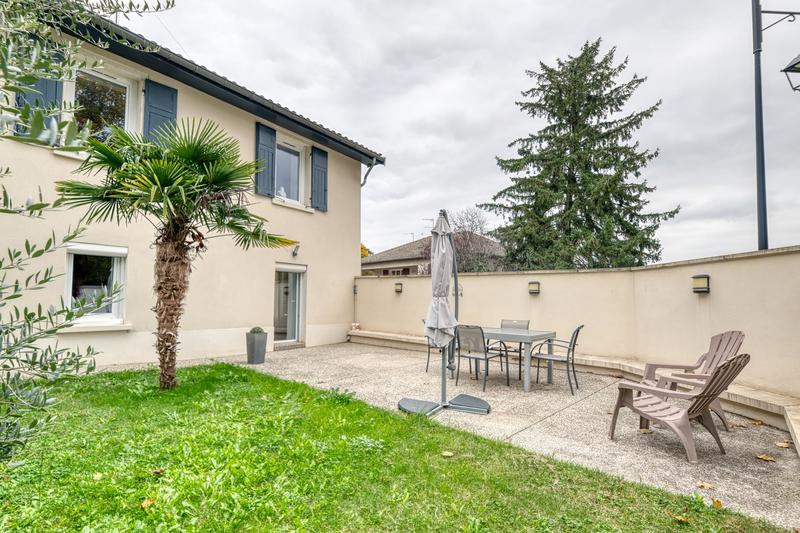 Maison - 201 m² - 7 pièces