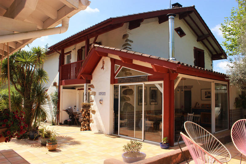 Propriété - 223 m² - 8 pièces