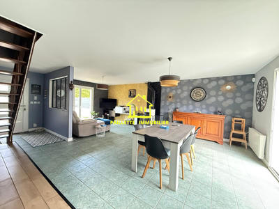 Maison traditionnelle - 90 m² - 4 pièces