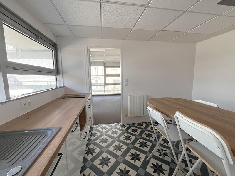 Bureau - 79 m² - 5 pièces