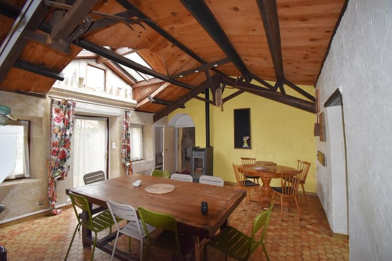 Maison - 330 m² - 14 pièces