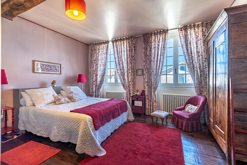 Maison - 296 m² - 7 pièces