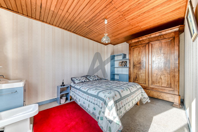 Maison - 320 m² - 7 pièces