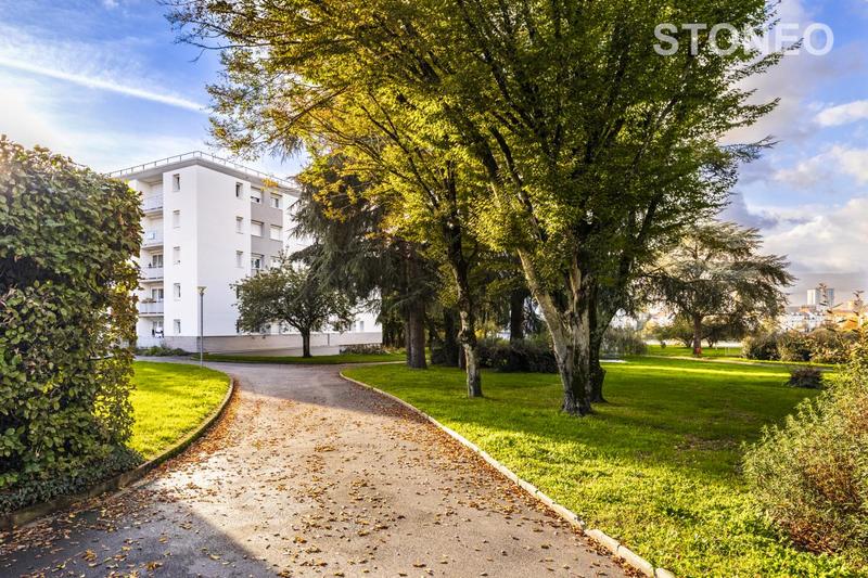 Appartement ancien - 80 m² - 4 pièces
