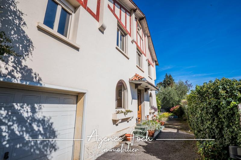 Maison traditionnelle - 250 m² - 5 pièces